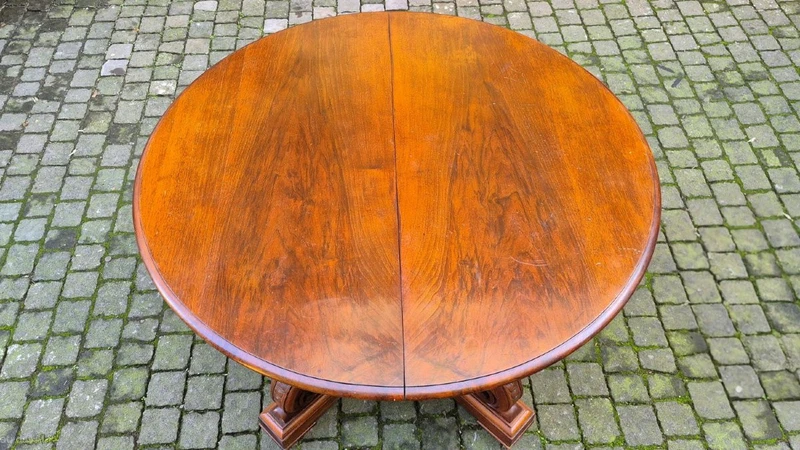 Antique extendable round walnut table, 2.7 meters