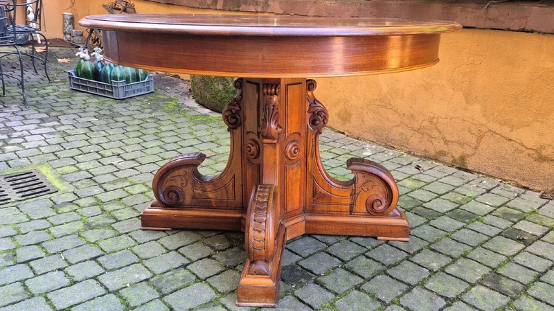 Antique extendable round walnut table, 2.7 meters