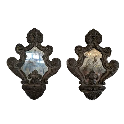 Coppia di specchierine in rame sbalzato e argentato Fine XIX secolo