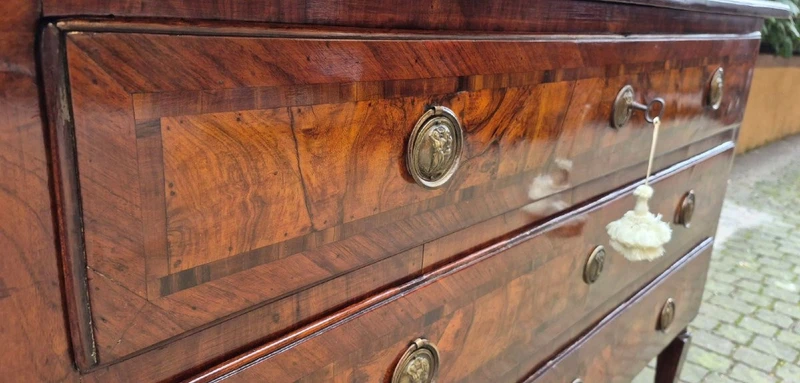 Antique Louis XVI-style chest of drawers from Emilia, with veneered and filleted panels