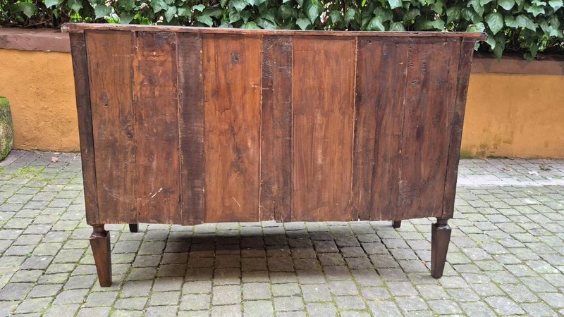 Antique Louis XVI-style chest of drawers from Emilia, with veneered and filleted panels