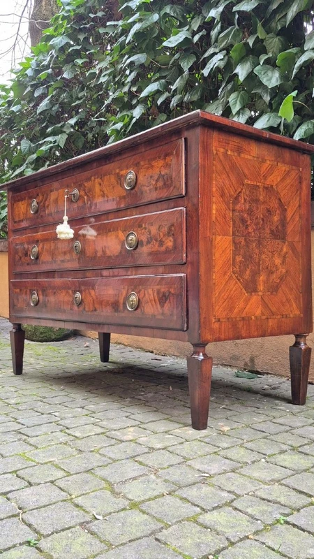 Antique Louis XVI-style chest of drawers from Emilia, with veneered and filleted panels