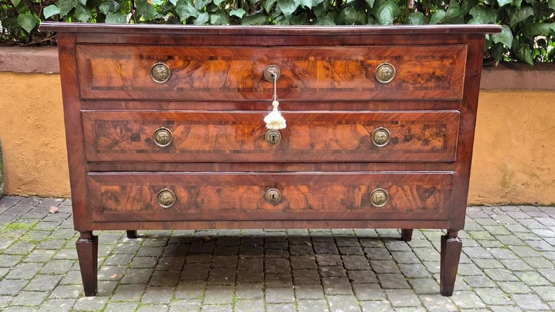 Antique Louis XVI-style chest of drawers from Emilia, with veneered and filleted panels