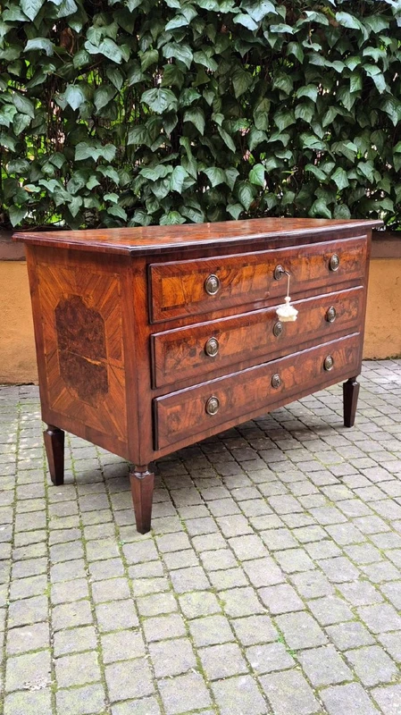 Antique Louis XVI-style chest of drawers from Emilia, with veneered and filleted panels