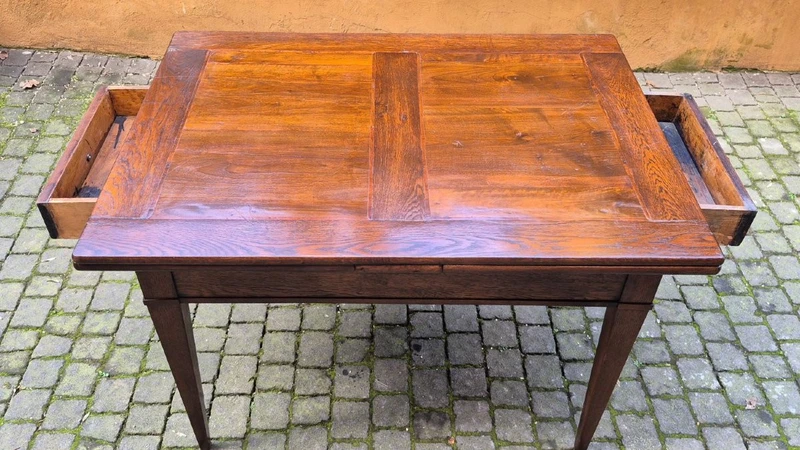 Antique 19th-century pull-out extendable table with spindle legs