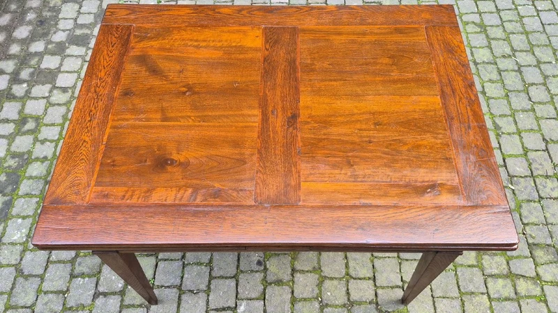 Antique 19th-century pull-out extendable table with spindle legs