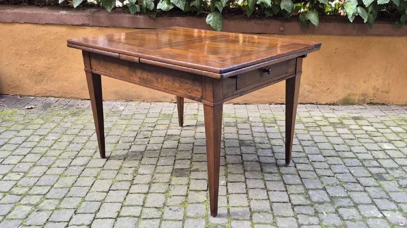 Antique 19th-century pull-out extendable table with spindle legs