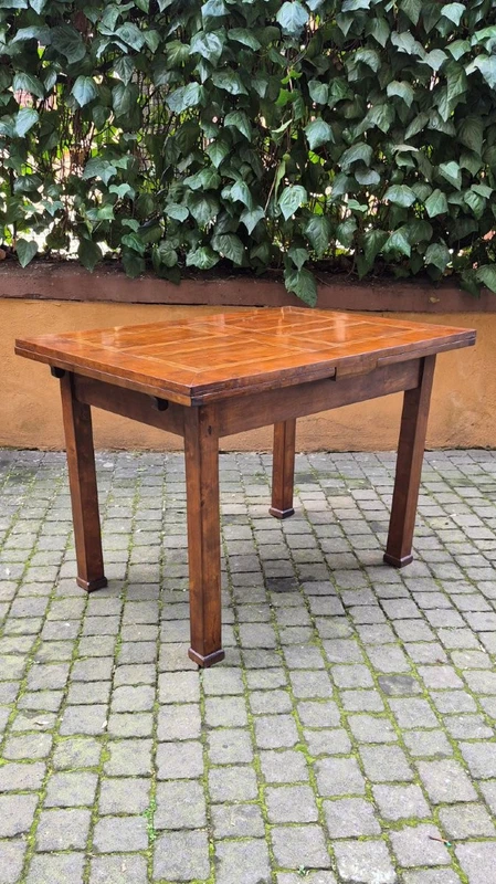 Antique extendable Empire-style table with a filleted tabletop