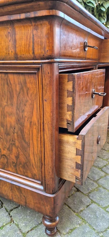 Antique Louis Philippe desk with a walnut and burl veneer and a groove