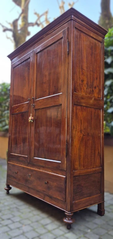 Antique Modena-style sideboard in walnut