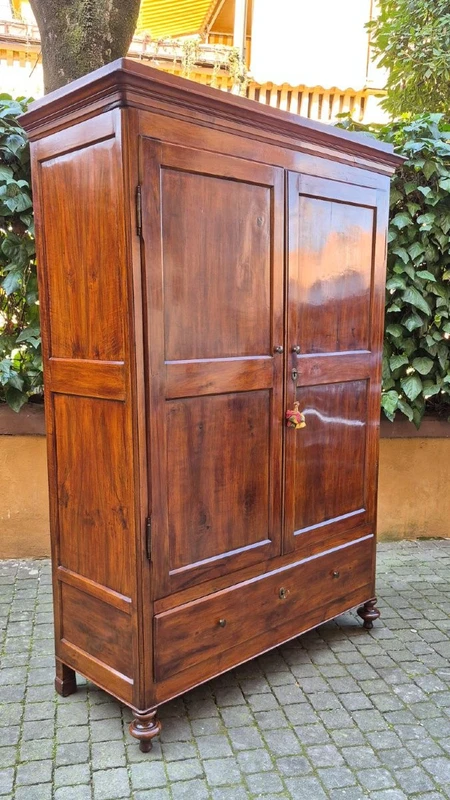 Antique Modena-style sideboard in walnut