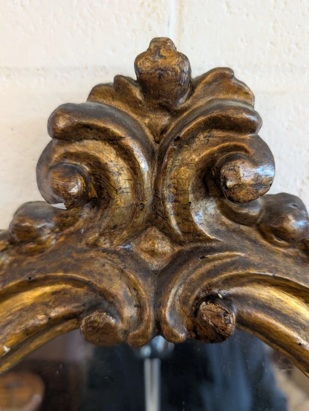 Antica cantagloria in legno scolpito e dorato a mecca