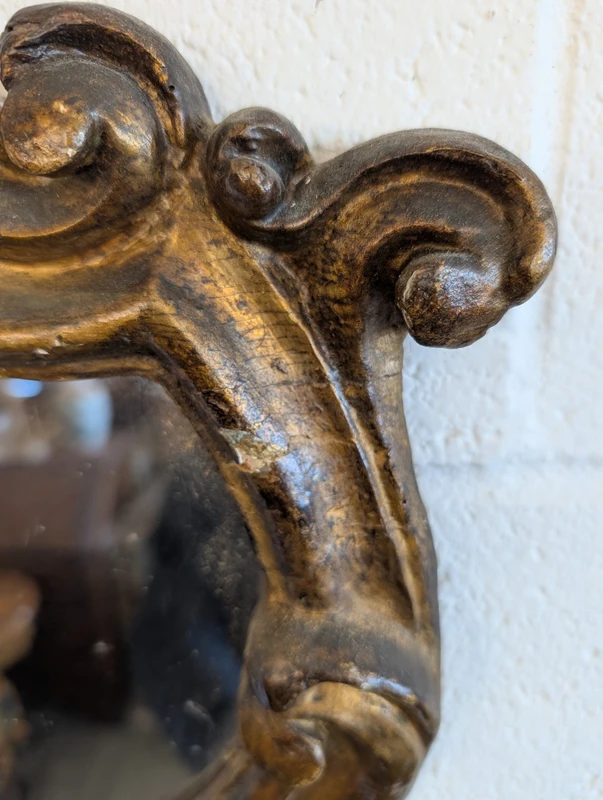 Antica cantagloria in legno scolpito e dorato a mecca