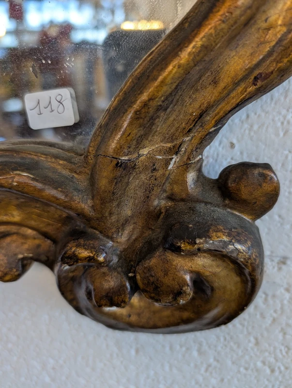 Antica cantagloria in legno scolpito e dorato a mecca