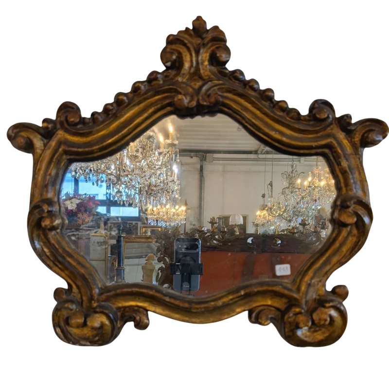 Antica cantagloria in legno scolpito e dorato a mecca