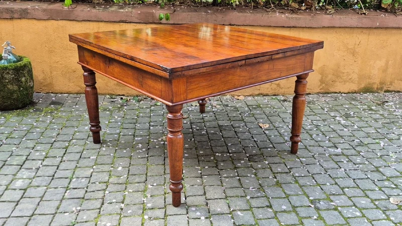 Antique square extendable table with an Emilian-style pull-out mechanism, made of cherry wood