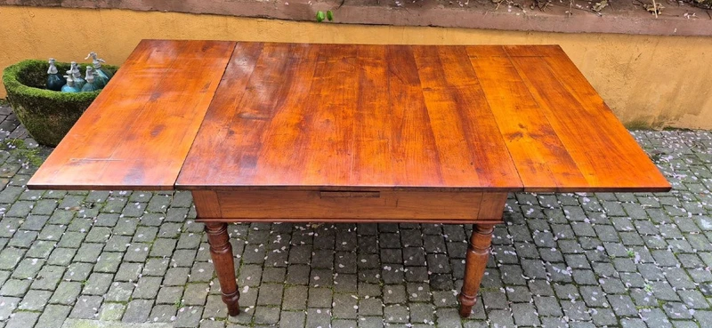 Antique square extendable table with an Emilian-style pull-out mechanism, made of cherry wood