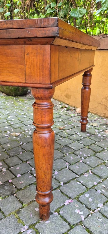 Antique square extendable table with an Emilian-style pull-out mechanism, made of cherry wood