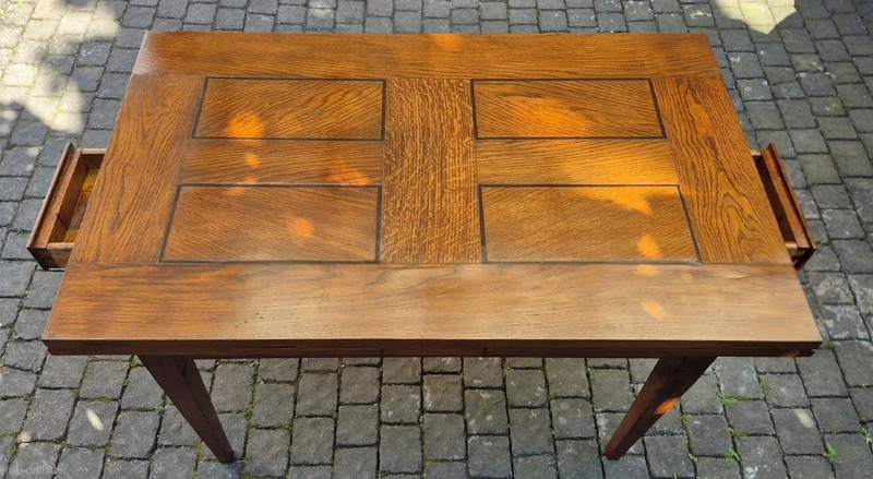 Antique 19th-century extendable table with spindle legs