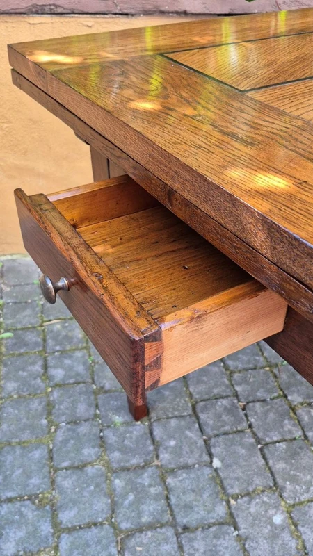 Antique 19th-century extendable table with spindle legs