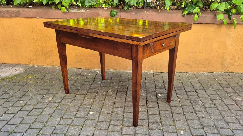 Antique 19th-century extendable table with spindle legs