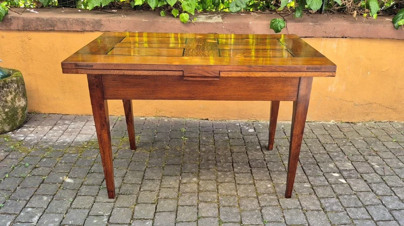 Antique 19th-century extendable table with spindle legs