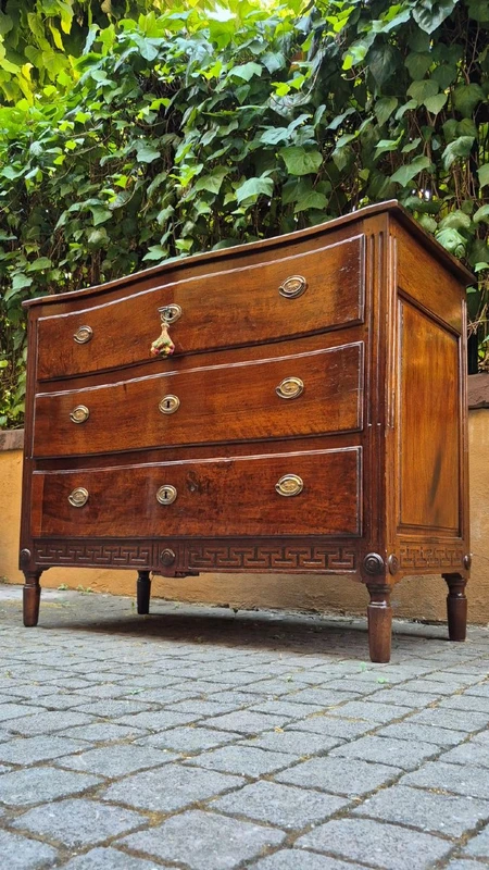 Comò cassettone mosso antico emiliano del '700