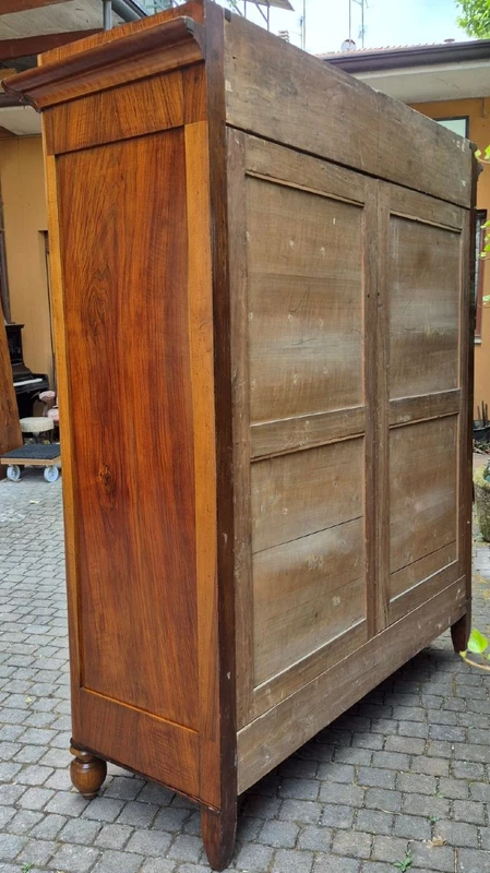 Antique Emilian Charles X sideboard in walnut