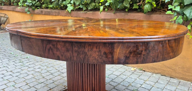 Antique extendable oval table from the Emilia region, Empire style