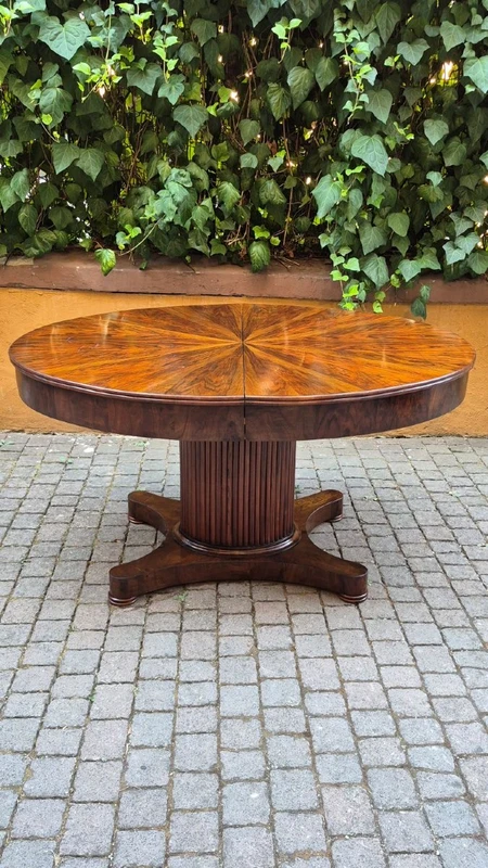 Antique extendable oval table from the Emilia region, Empire style