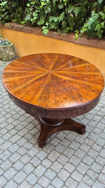 Antique extendable oval table from the Emilia region, Empire style