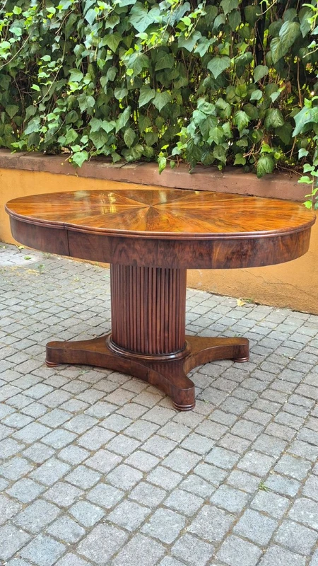 Antique extendable oval table from the Emilia region, Empire style