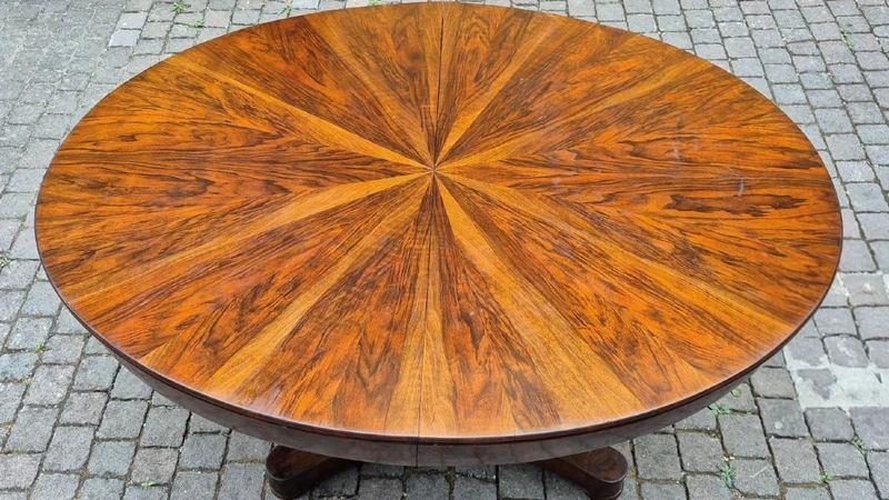 Antique extendable oval table from the Emilia region, Empire style