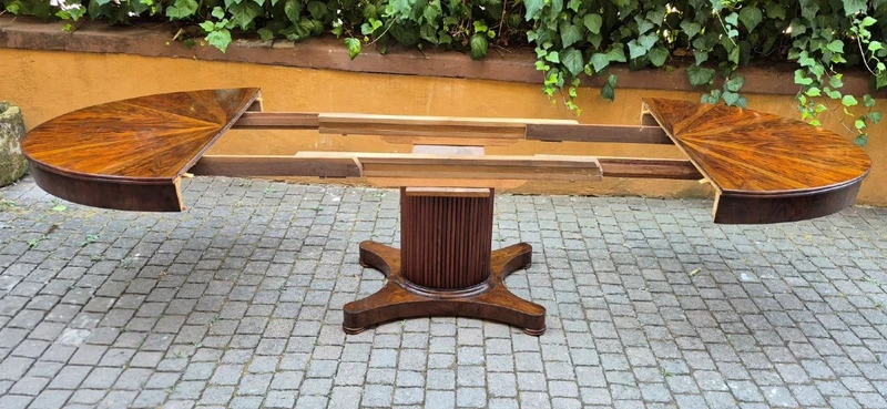 Antique extendable oval table from the Emilia region, Empire style