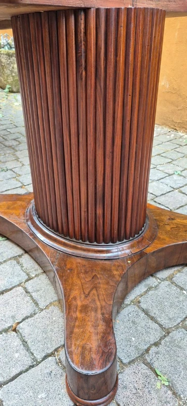 Antique extendable oval table from the Emilia region, Empire style