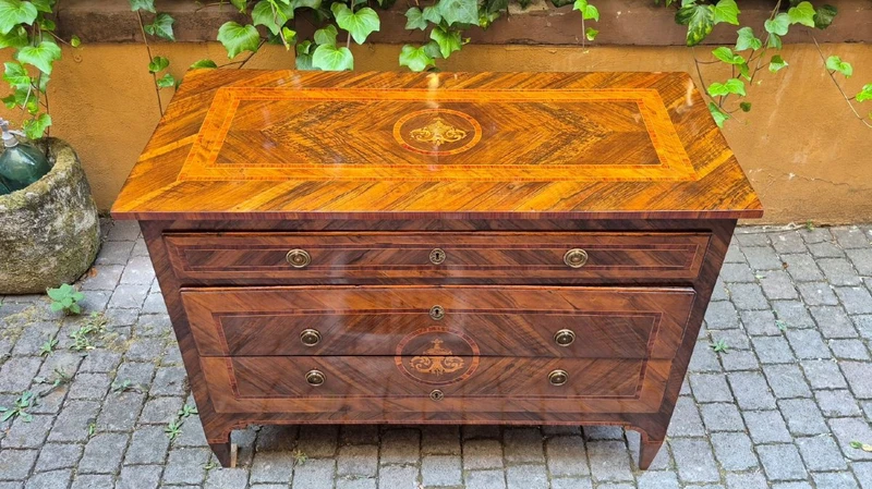 Antique Lombard Louis XVI chest of drawers with fillet work and inlay