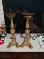 Coppia Candelieri antichi in legno  intagliato  con decorazioni a foglia d'acanto