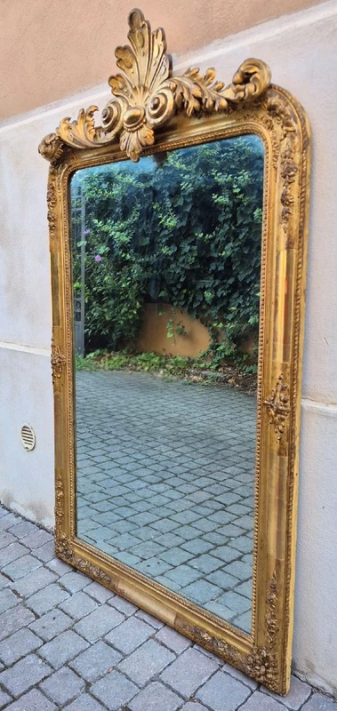 Grand miroir ancien doré du XIXe siècle avec corniche
