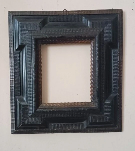 Antique 17th-century frame - Louis XIII guilloche