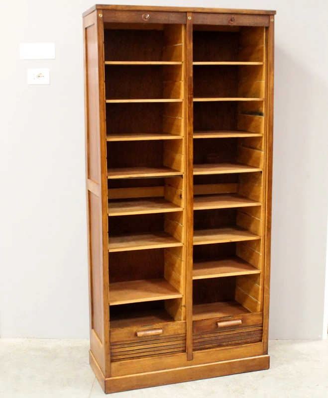 Ancien classeur à volet coulissant pour archives, en chêne