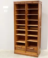 Ancien classeur à volet coulissant pour archives, en chêne