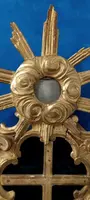 Antico cornice con crocifisso, in legno  intagliato e dorato, XVIII secolo