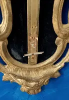 Antico cornice con crocifisso, in legno  intagliato e dorato, XVIII secolo