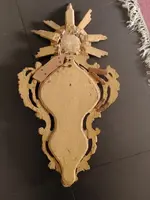 Antico cornice con crocifisso, in legno  intagliato e dorato, XVIII secolo