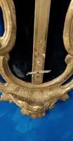 Antico cornice con crocifisso, in legno  intagliato e dorato, XVIII secolo