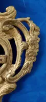 Antico cornice con crocifisso, in legno  intagliato e dorato, XVIII secolo