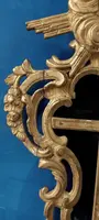 Antico cornice con crocifisso, in legno  intagliato e dorato, XVIII secolo