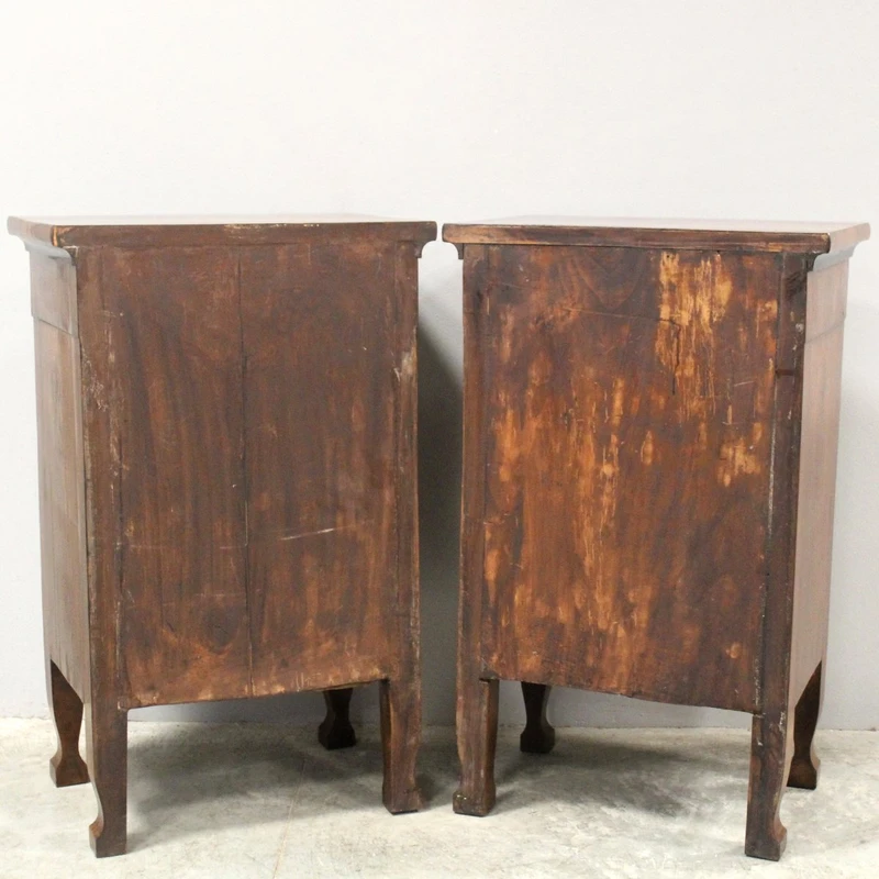 Paire ancienne de tables de chevet de style Empire en noyer marqueté, XIXe siècle
