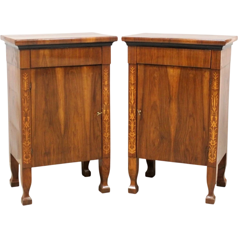 Paire ancienne de tables de chevet de style Empire en noyer marqueté, XIXe siècle