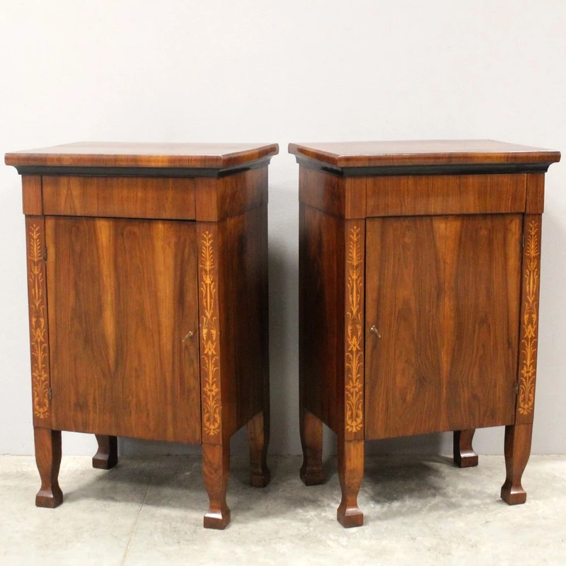 Paire ancienne de tables de chevet de style Empire en noyer marqueté, XIXe siècle